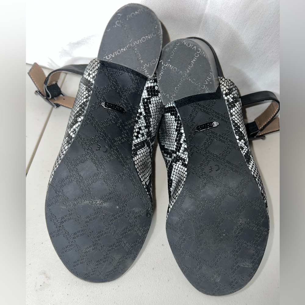 Vionic Black and White Snake Pattern Heels - Picture 4 of 6
